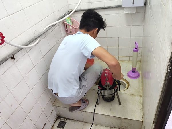 南昌肥皂掉到馬桶里把馬桶堵住了怎么辦？馬桶堵住了怎么辦